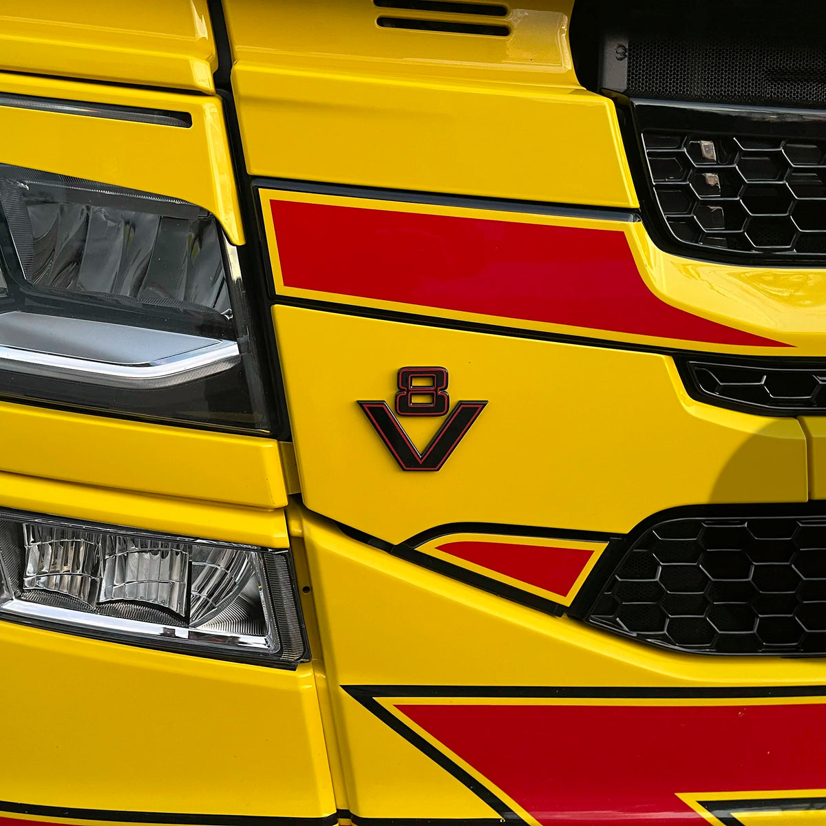 V8 Emblem "Old School"
