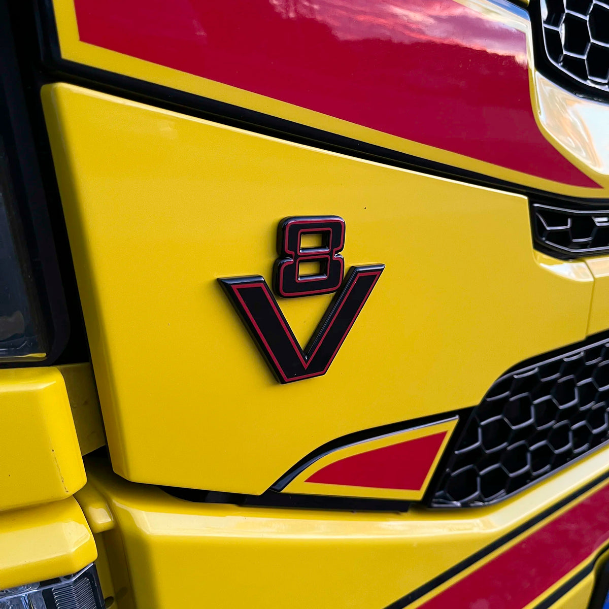 V8 Emblem "Old School"